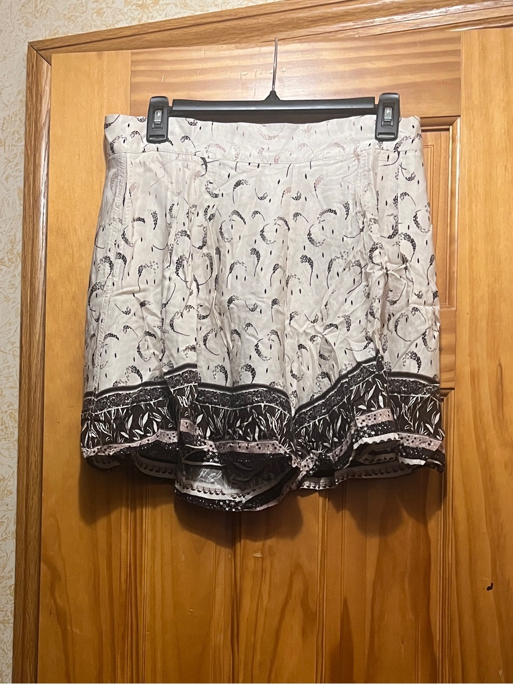 H&M White Printed Women’s Shorts with Black Border